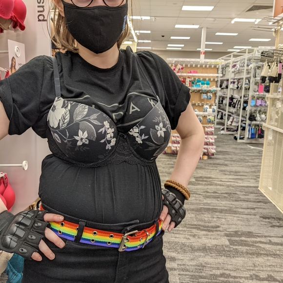 Meet your Posher, Iris - Picture 4 of 16